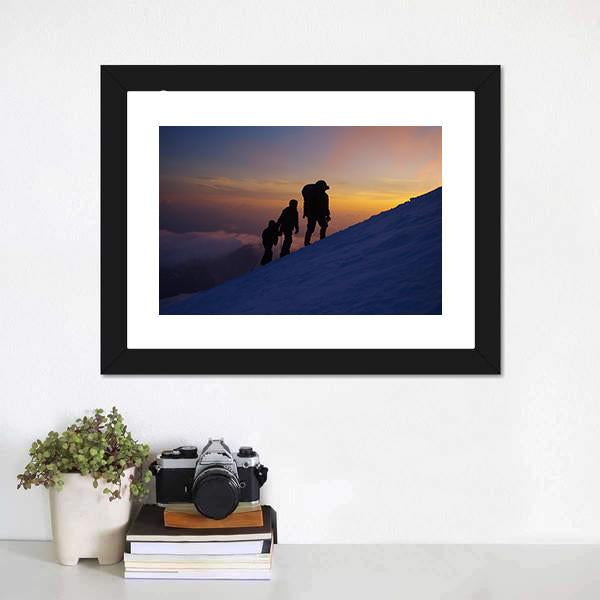 Climbers On The Everest Canvas Wall Art-1 Piece-Framed Print-20" x 16"-Tiaracle