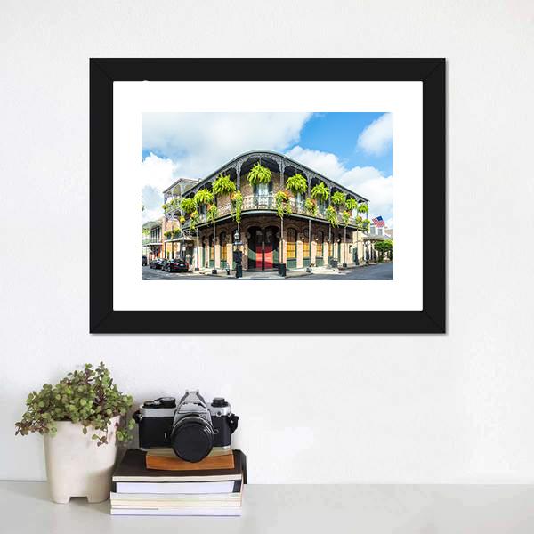 Historic Building In French Quarter Canvas Wall Art-1 Piece-Framed Print-20" x 16"-Tiaracle