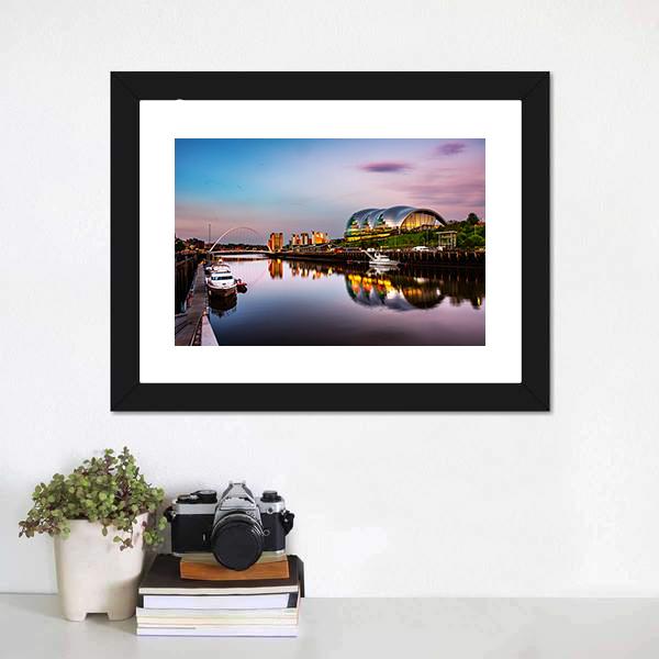 Newcastle Upon Tyne Canvas Wall Art-1 Piece-Framed Print-20" x 16"-Tiaracle