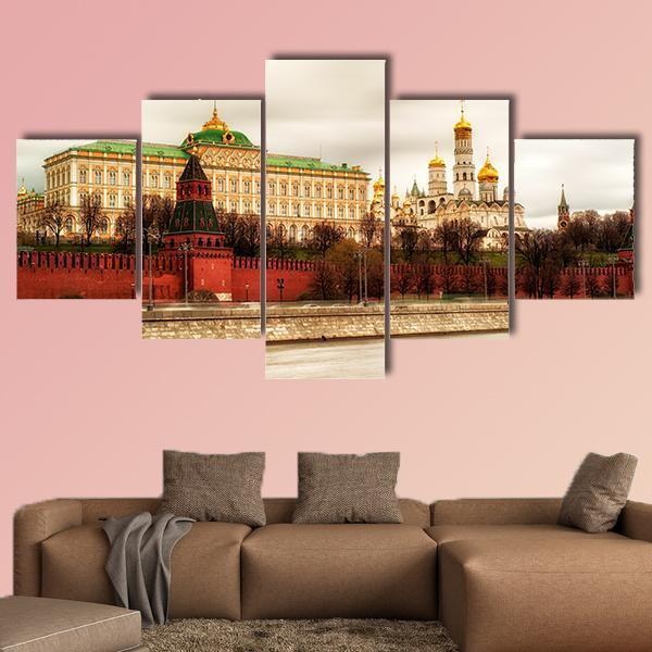 The Grand Kremlin Palace Canvas Wall Art-5 Star-Gallery Wrap-62" x 32"-Tiaracle