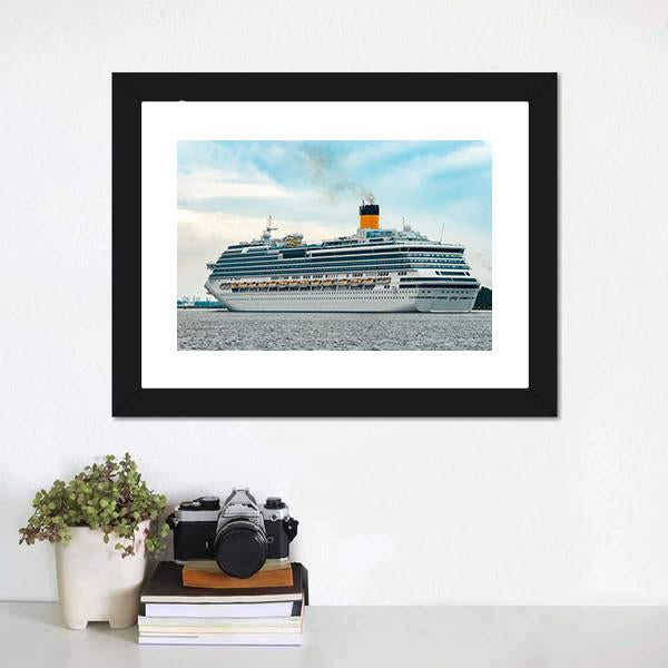 Royal Cruise Canvas Wall Art-1 Piece-Framed Print-20" x 16"-Tiaracle