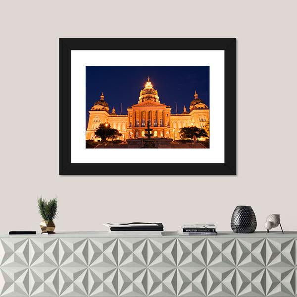 State Capitol At Night in Des Moines Canvas Wall Art-1 Piece-Framed Print-20" x 16"-Tiaracle