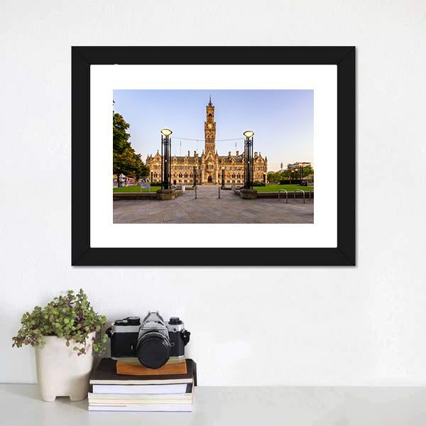 Bradford Town Hall Canvas Wall Art-1 Piece-Framed Print-20" x 16"-Tiaracle