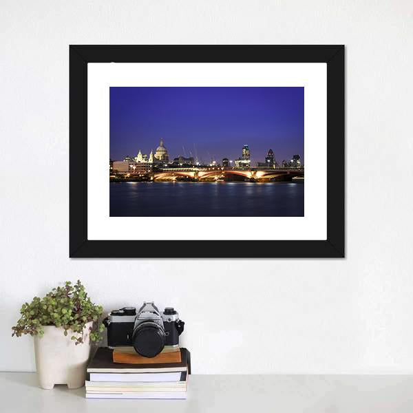 Central London At Night Canvas Wall Art-1 Piece-Framed Print-20" x 16"-Tiaracle