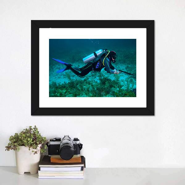 Fisherman With Speargun Canvas Wall Art-1 Piece-Framed Print-20" x 16"-Tiaracle