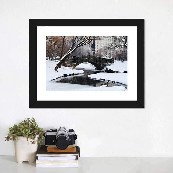 Gapstow Bridge In Snow Canvas Wall Art-1 Piece-Framed Print-20" x 16"-Tiaracle