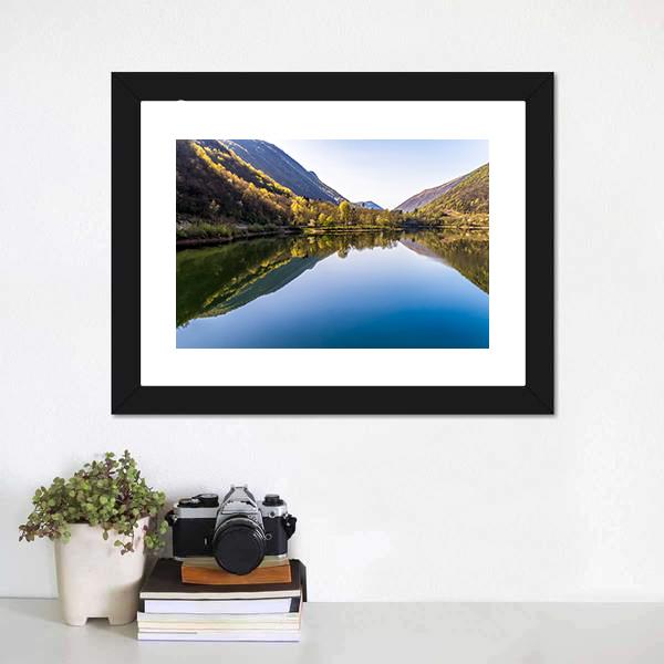 Ghirla Lake Italy Canvas Wall Art-1 Piece-Framed Print-20" x 16"-Tiaracle