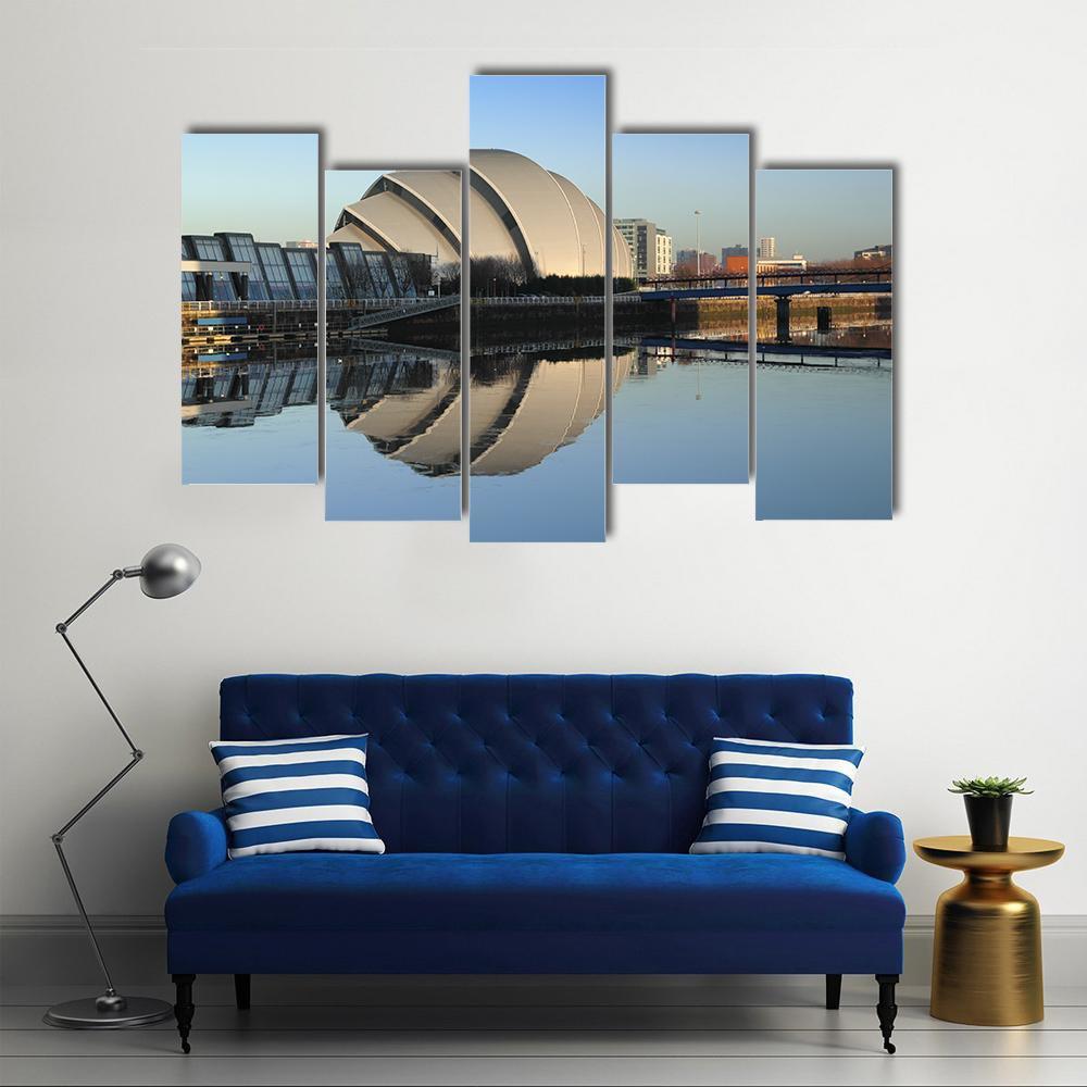 Glasgow Armadillo In Winter Canvas Wall Art-5 Pop-Gallery Wrap-47" x 32"-Tiaracle