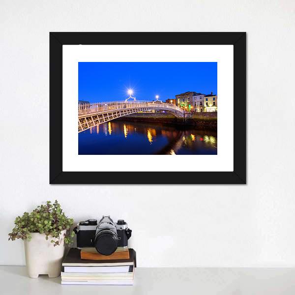 Ha'penny Bridge In Evening Canvas Wall Art-1 Piece-Framed Print-20" x 16"-Tiaracle