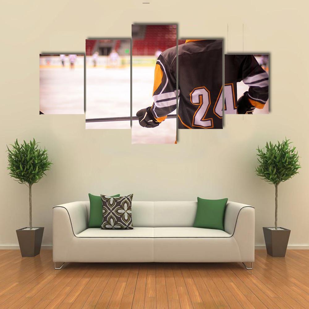 Hockey Player With Hockey Stick Canvas Wall Art-1 Piece-Gallery Wrap-48" x 32"-Tiaracle