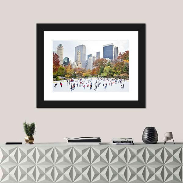 Ice Skaters Having Fun NY Canvas Wall Art-1 Piece-Framed Print-20" x 16"-Tiaracle