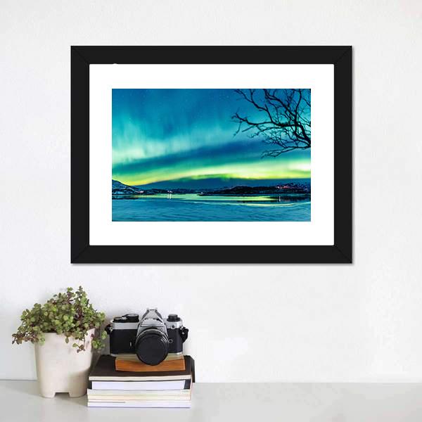 Incredible Northern Lights Canvas Wall Art-1 Piece-Framed Print-20" x 16"-Tiaracle