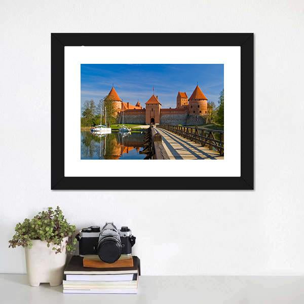 Island Castle In Trakai Canvas Wall Art-1 Piece-Framed Print-20" x 16"-Tiaracle