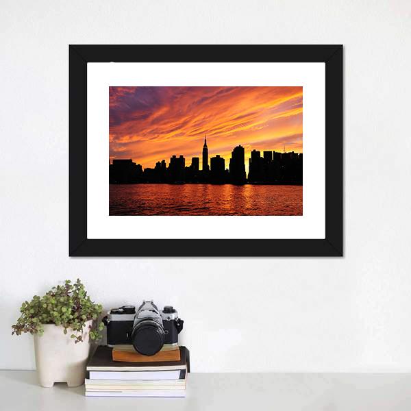 Manhattan Midtown Silhouette Canvas Wall Art-1 Piece-Framed Print-20" x 16"-Tiaracle