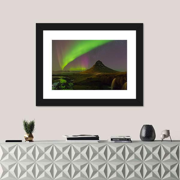 Northern Light Over Kirkjufell Volcano Canvas Wall Art-1 Piece-Framed Print-20" x 16"-Tiaracle
