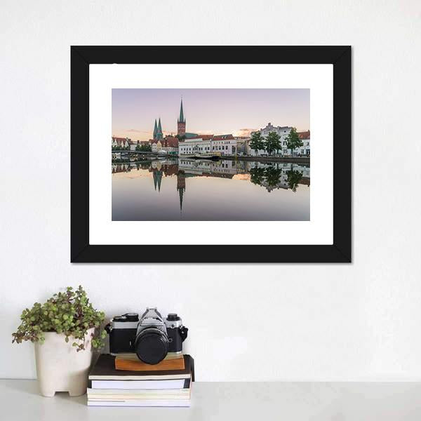 Obertrave In Lubeck Canvas Wall Art-1 Piece-Framed Print-20" x 16"-Tiaracle