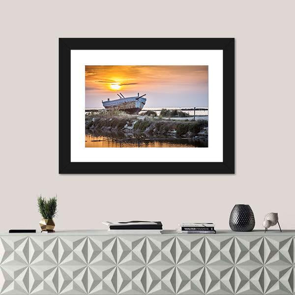 Old Boat Canvas Wall Art-1 Piece-Framed Print-20" x 16"-Tiaracle