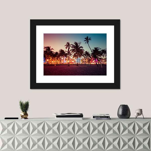 South Beach In Florida Canvas Wall Art-1 Piece-Framed Print-20" x 16"-Tiaracle