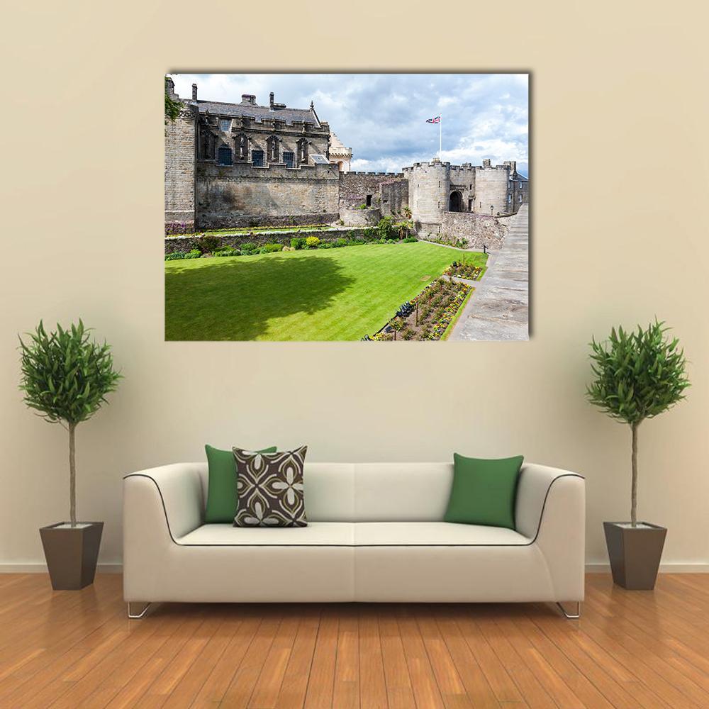 Stirling Castle Canvas Wall Art-1 Piece-Gallery Wrap-48" x 32"-Tiaracle