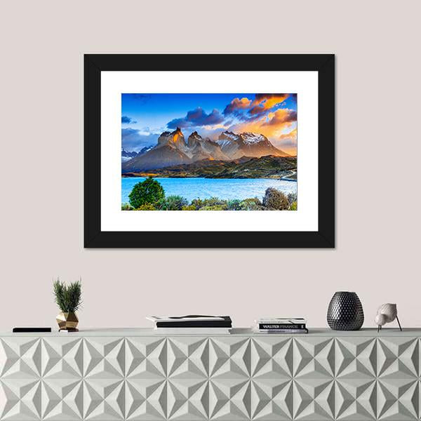 Sunrise At The Pehoe Lake Canvas Wall Art-1 Piece-Framed Print-20" x 16"-Tiaracle