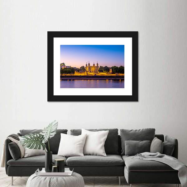 Tower Of London At Night Canvas Wall Art-1 Piece-Framed Print-20" x 16"-Tiaracle