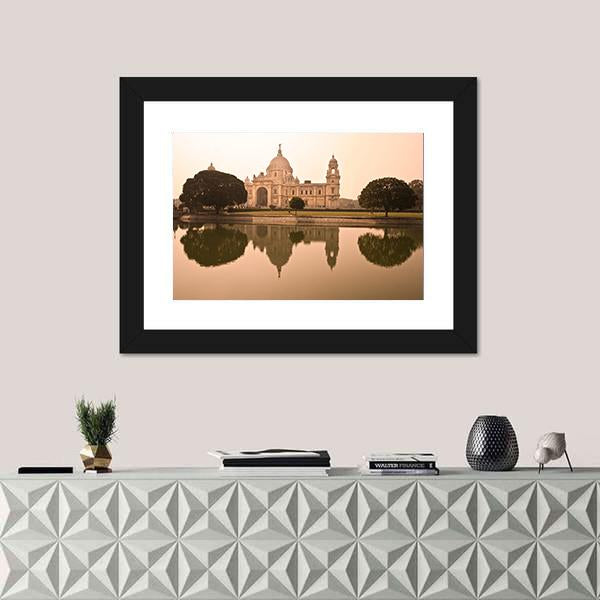 Victorial Memorial Kolkata Canvas Wall Art-1 Piece-Framed Print-20" x 16"-Tiaracle