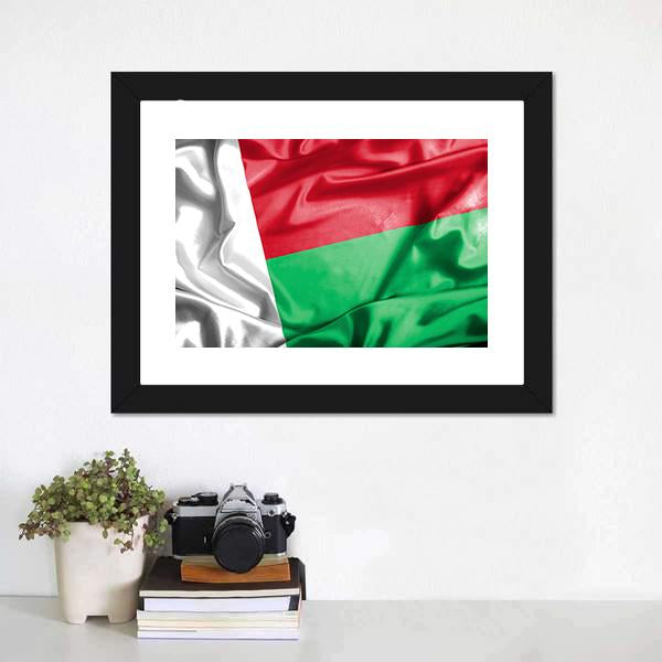 Waving Madagascar Flag Canvas Wall Art-1 Piece-Framed Print-20" x 16"-Tiaracle